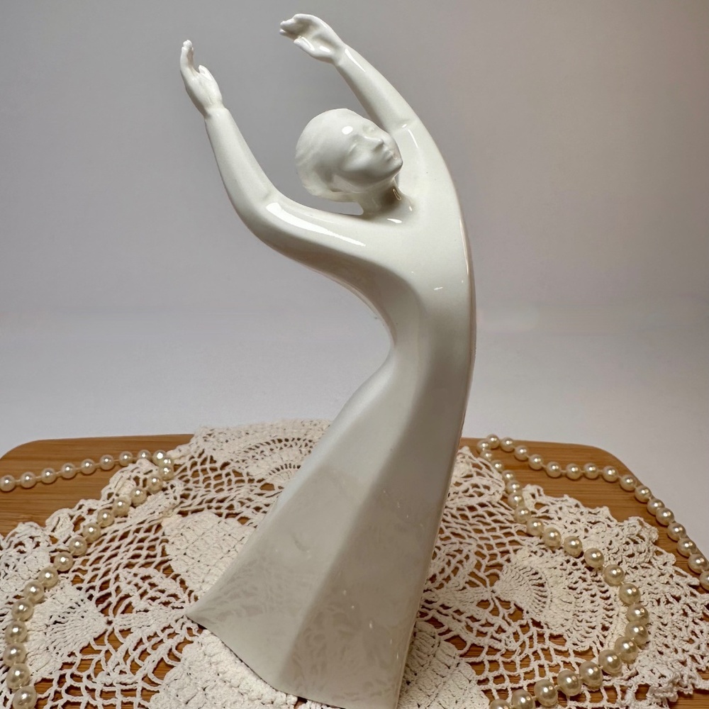 Royal Doulton Images âAwakeningâ Porcelain Figurine | Arms Raised - Picture 2 of 6